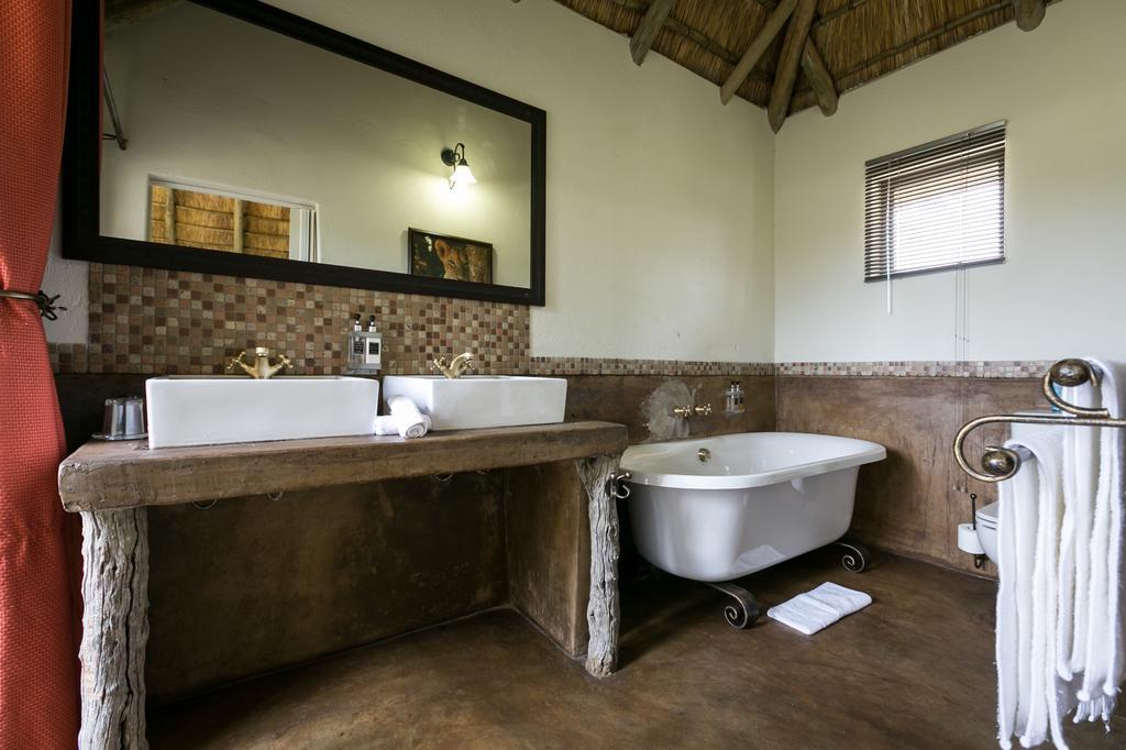 Umkumbe Safari Lodge Mbombela ภายนอก รูปภาพ