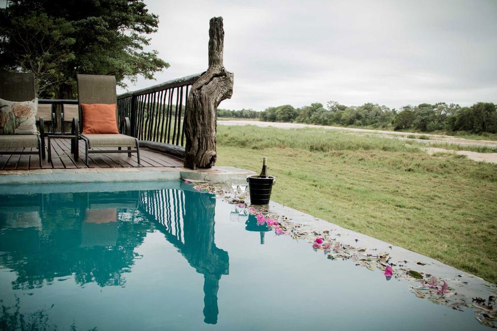 Umkumbe Safari Lodge Mbombela ภายนอก รูปภาพ